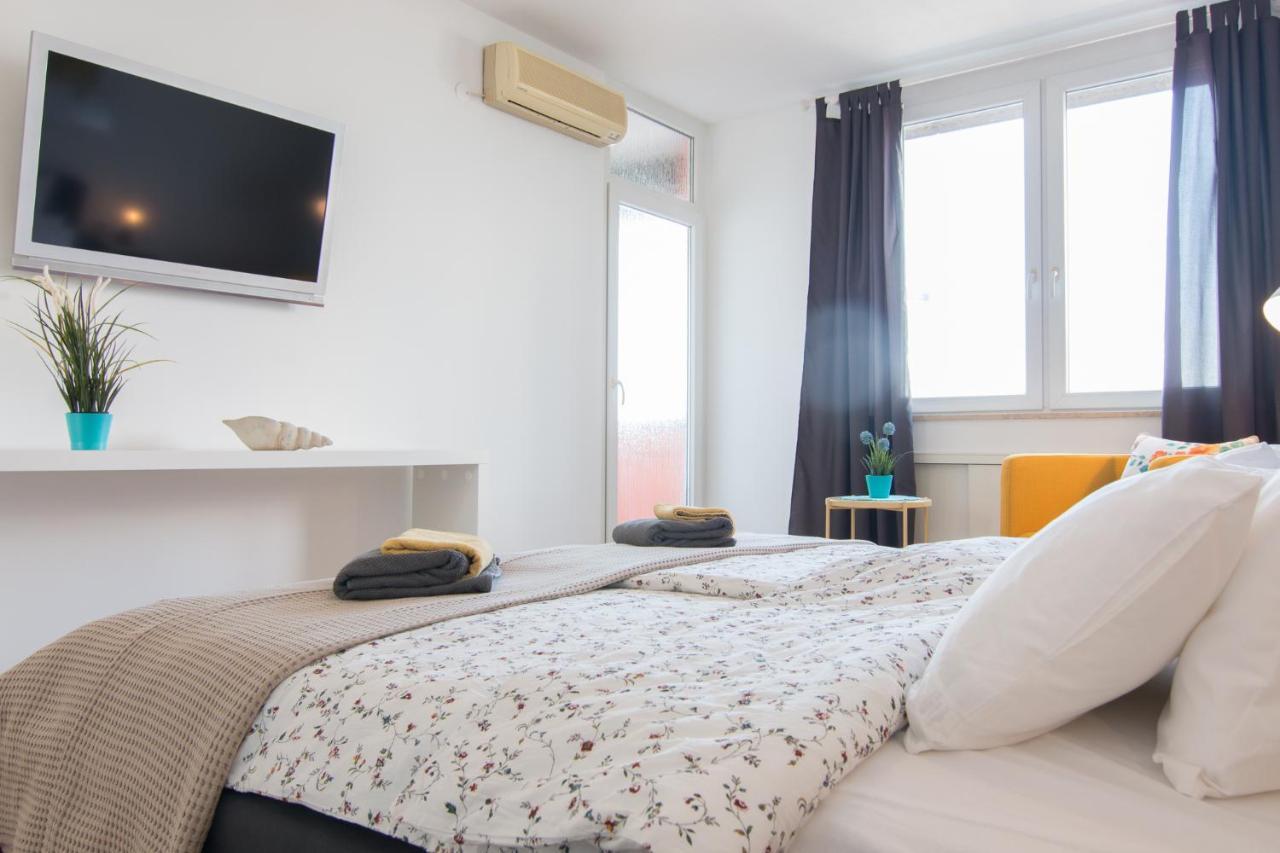 Harbour-Apartment With Sea View And Parking Spot Pula Exterior photo